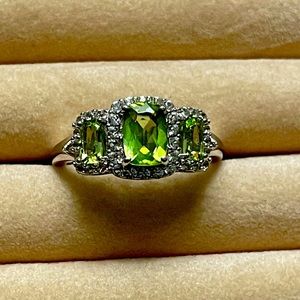 🌺 Peridot and White Sapphire Ring 925 Silver Ring